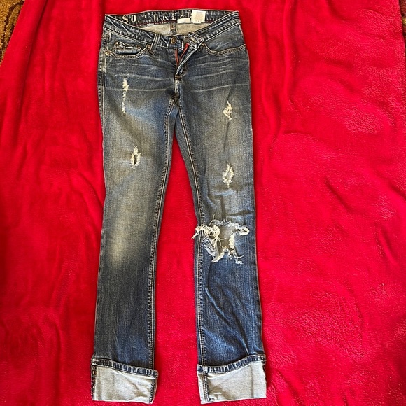 Southern thread jeans, super cute distressing and studs. Size 26 - Picture 1 of 7